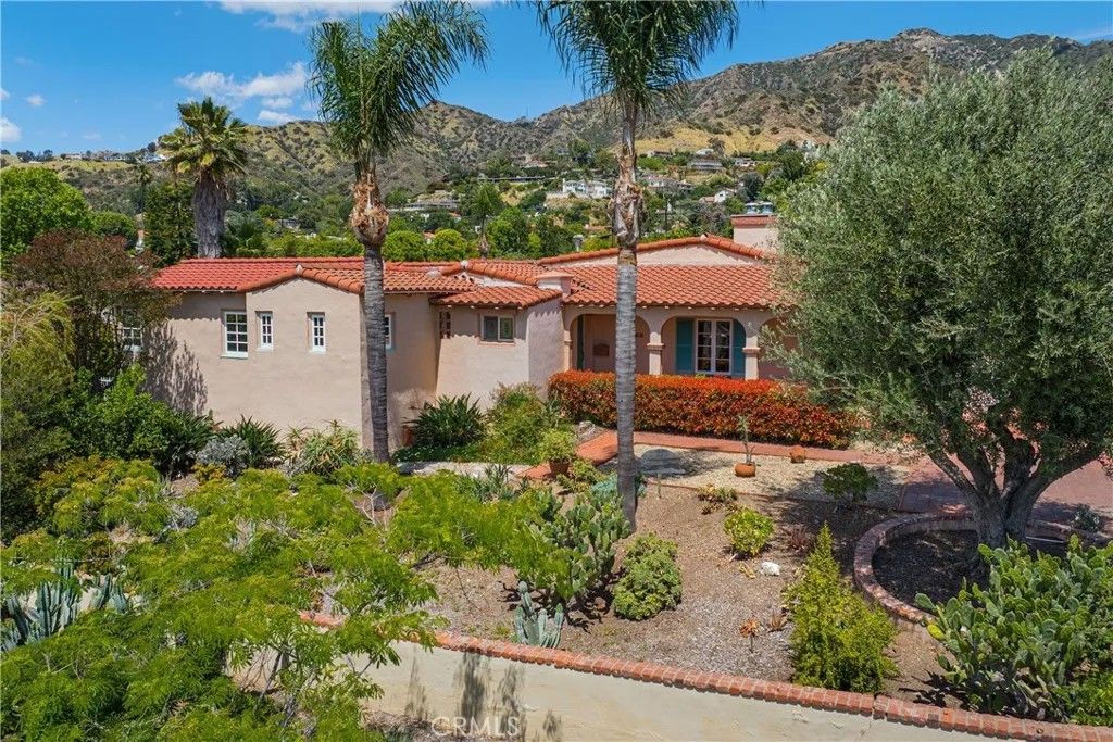 Photo of 1981 Rangeview Drive, Glendale, CA 91201 (MLS # GD26093016)