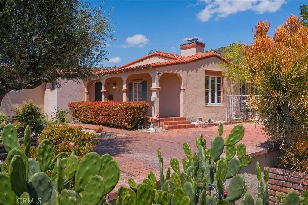 Photo of 1981 Rangeview Drive, Glendale, CA 91201 (MLS # GD26093016)