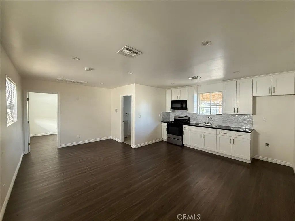 Photo of 7053 Lindley, Reseda, CA 91335 (MLS # BB26014622)