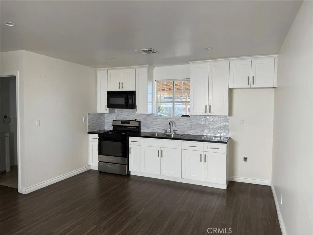 Photo of 7053 Lindley, Reseda, CA 91335 (MLS # BB26014622)