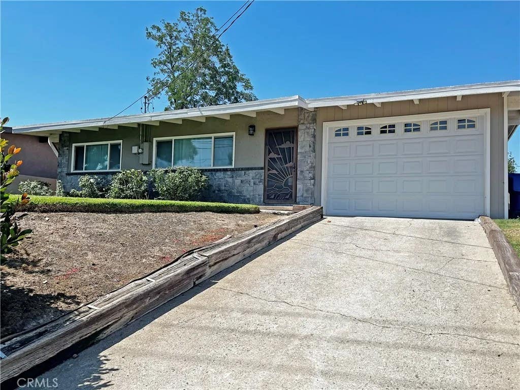 Photo of 10035 Campbell AVE, Riverside, CA 92503 (MLS # IV26128930)