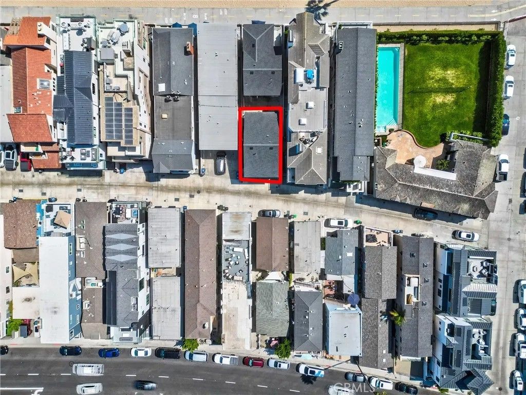 Photo of 1816 W Oceanfront, Newport Beach, CA 92663 (MLS # OC26019813)