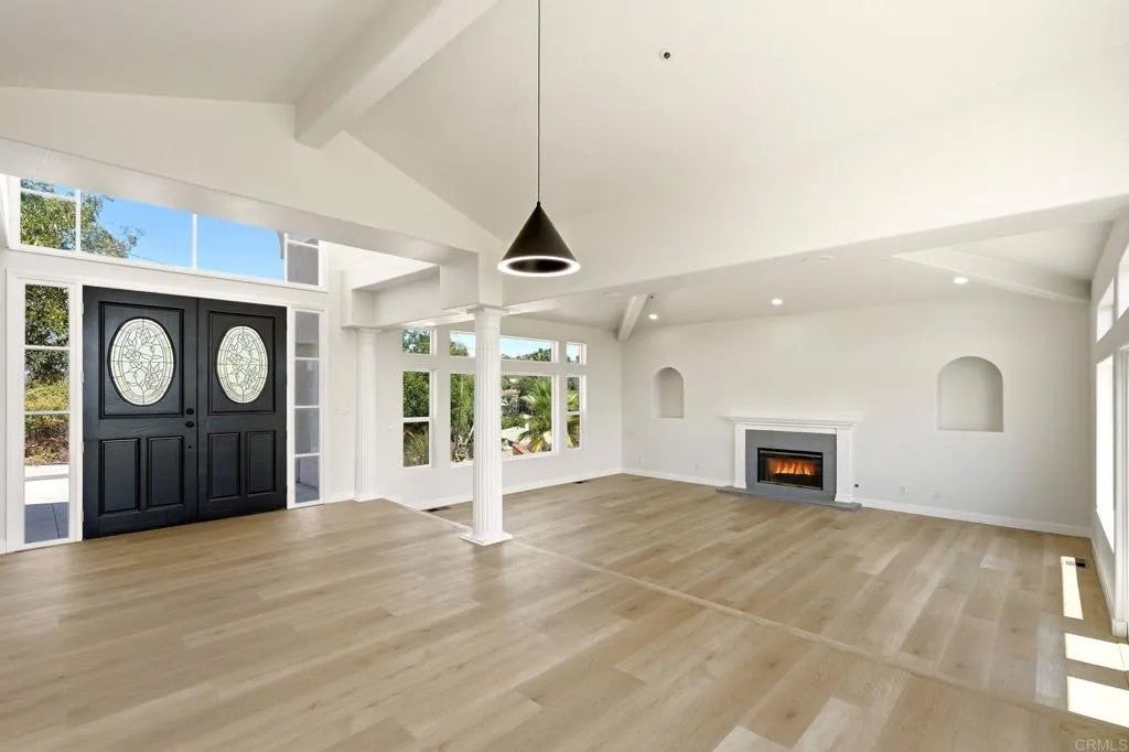 1522 Maxwell Lane
