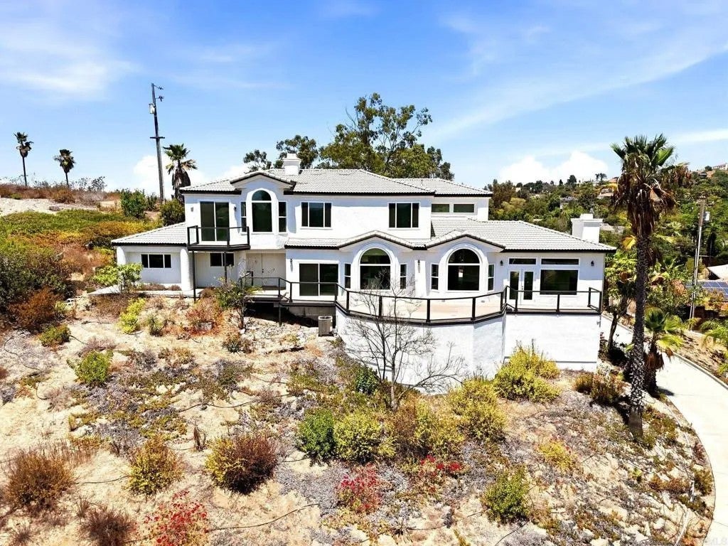 Photo of 1522 Maxwell Lane, Vista, CA 92084 (MLS # PTP2605046)