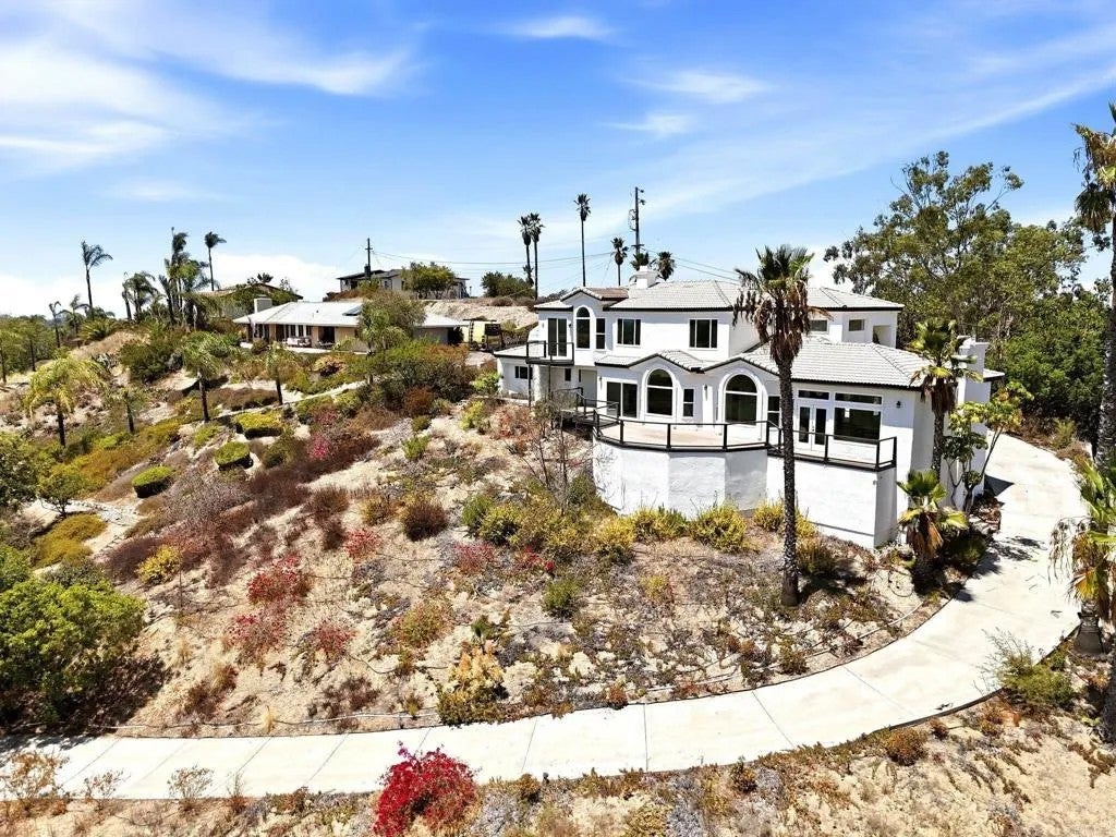 1522 Maxwell Lane