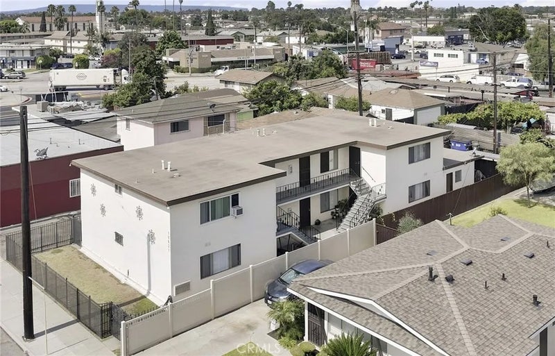 10621 San Carlos