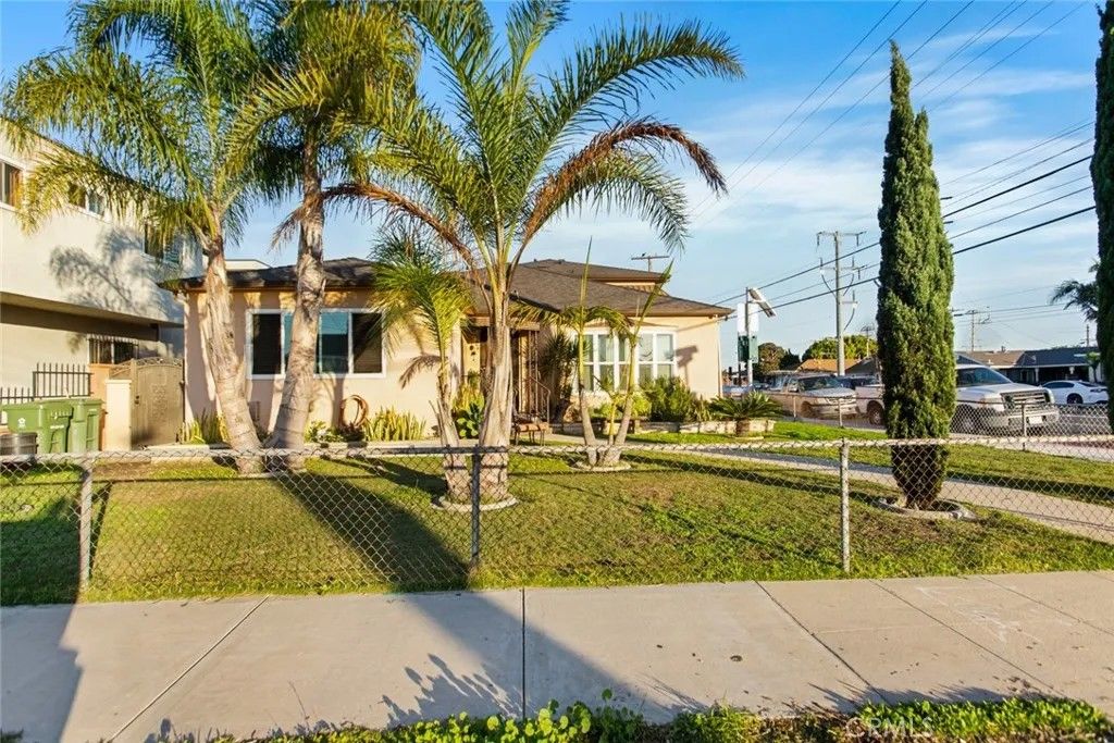 Photo of 11992 Oxford Ave, Hawthorne, CA 90250 (MLS # CV25265703)