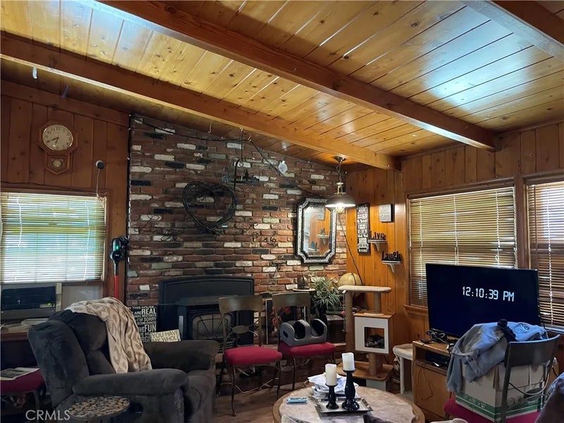 6525 Lakeview Drive