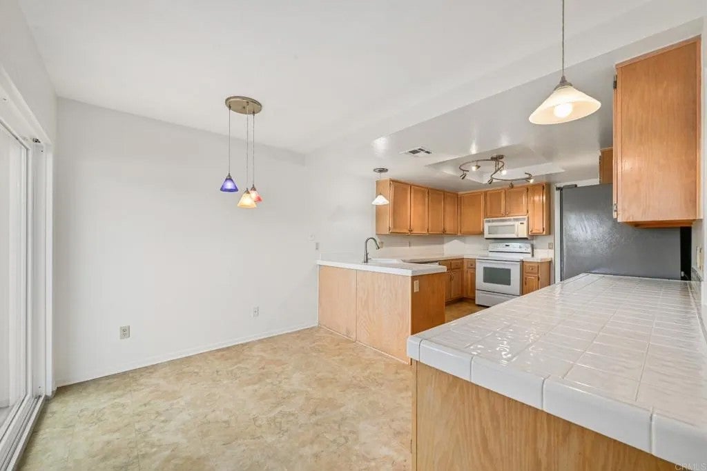 1242 Rue Saint Moritz