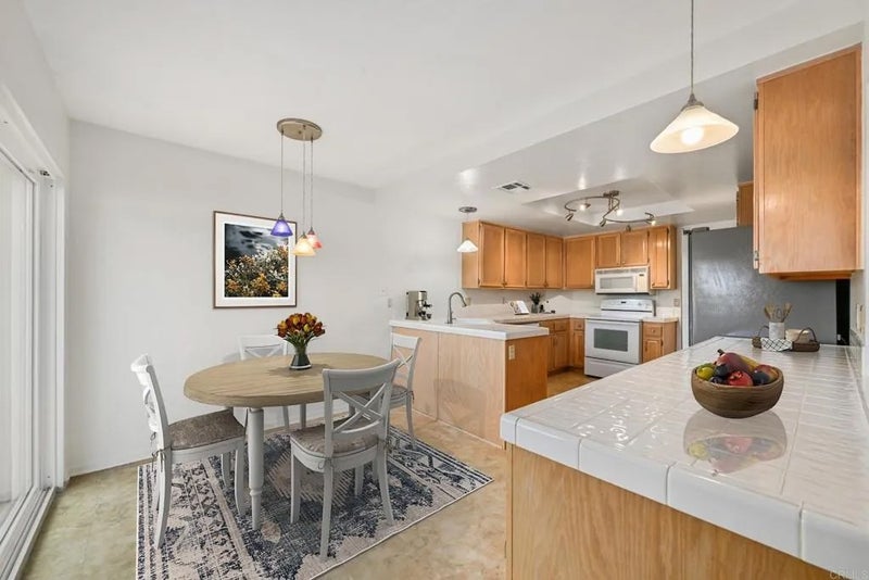 1242 Rue Saint Moritz
