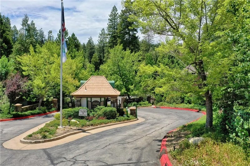 27513 Meadow Bay