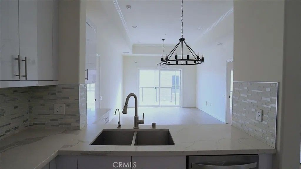 Photo of 1598 Long Beach #407, Long Beach, CA 90813 (MLS # TR25246255)