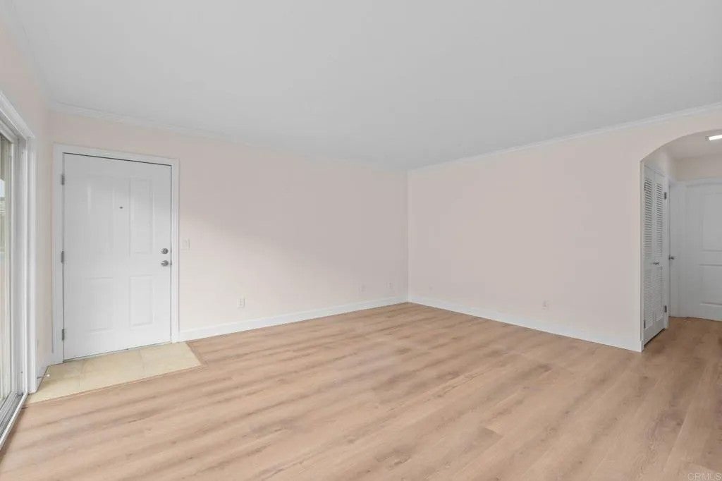 4483 Winona Avenue Unit 5