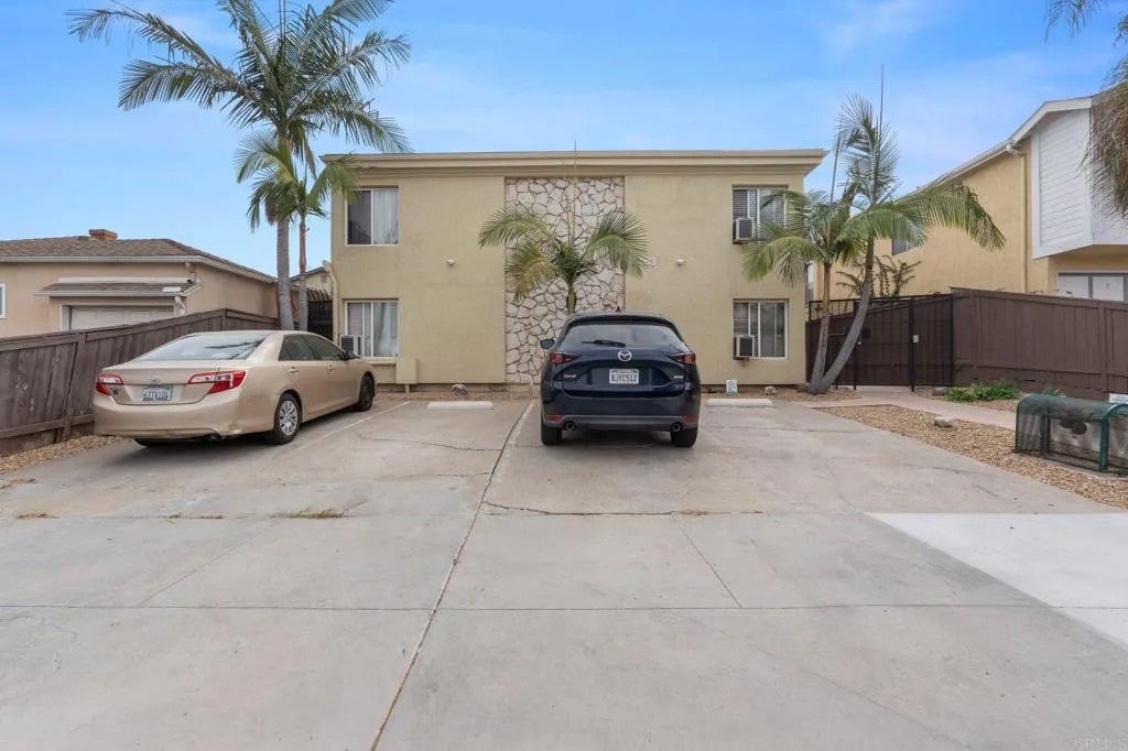 4483 Winona Avenue Unit 5