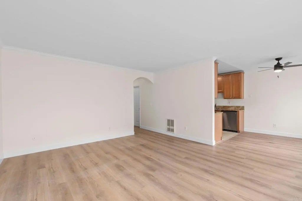 4483 Winona Avenue Unit 5