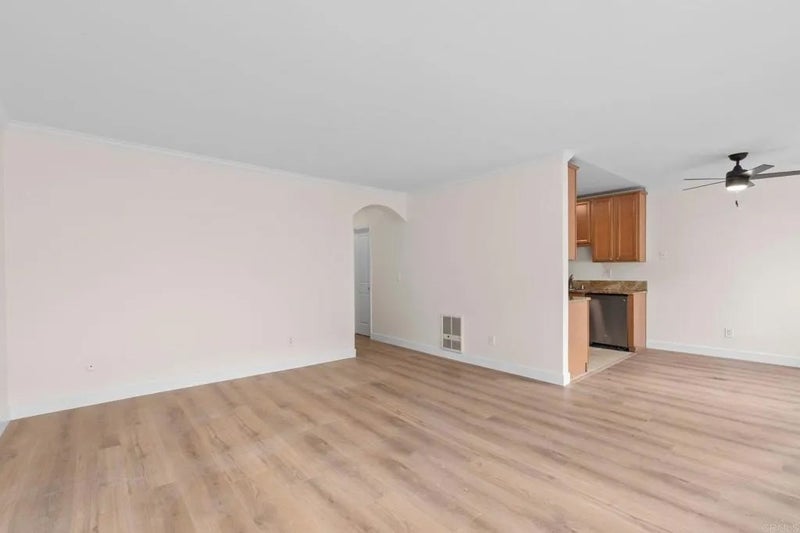 4483 Winona Avenue Unit 5