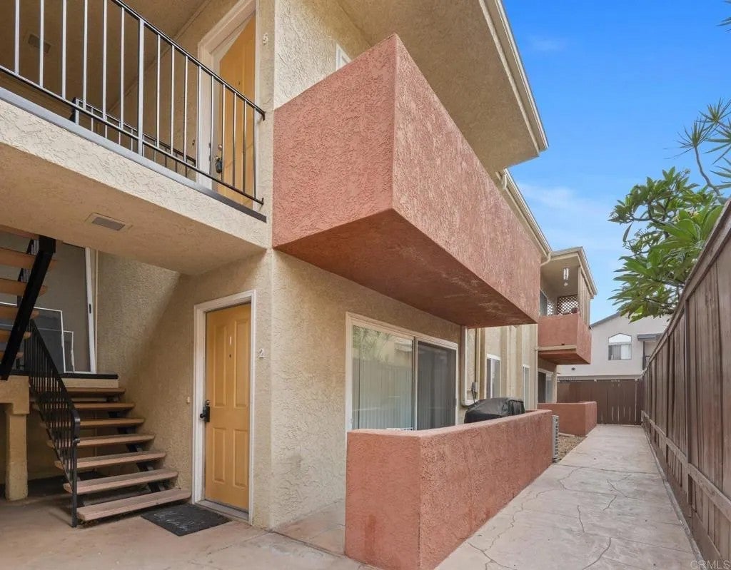 4483 Winona Avenue Unit 5