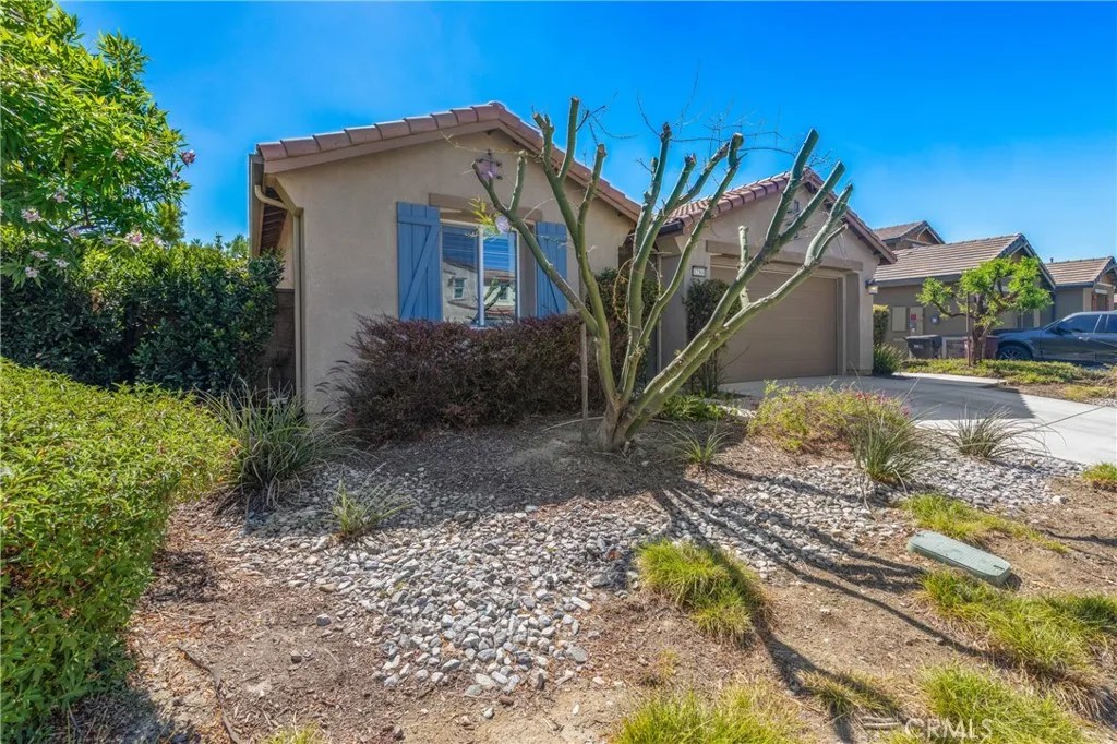 37568 River Oats Lane