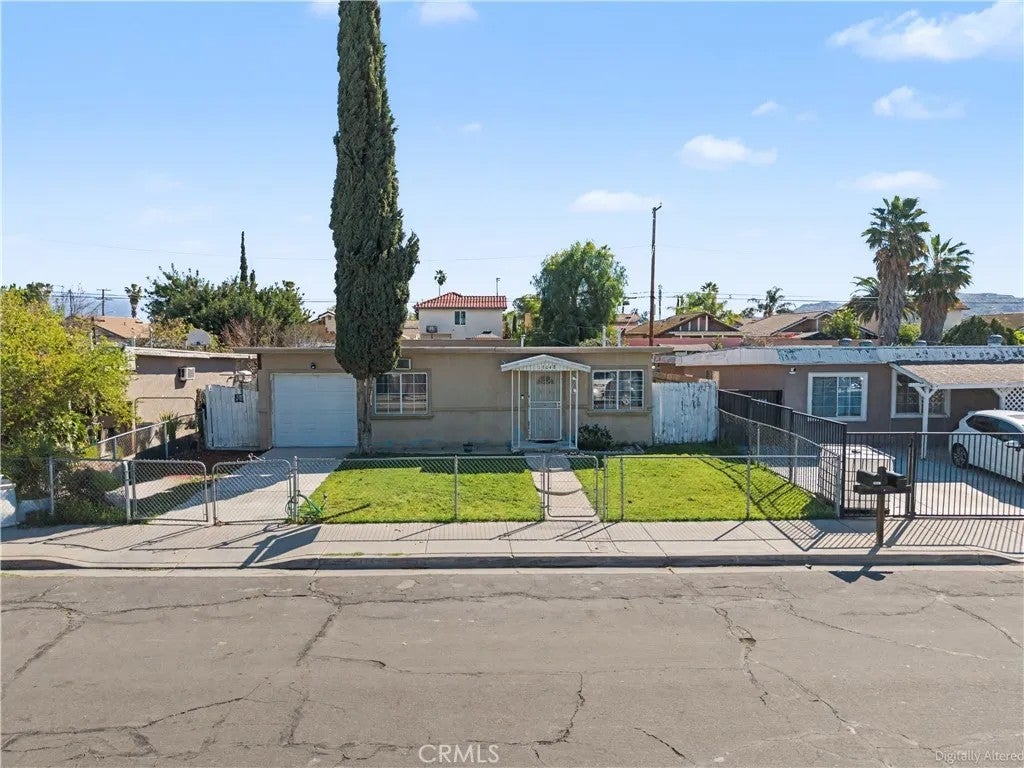 Photo of 15048 Pepper Court, Moreno Valley, CA 92551 (MLS # IV26053407)