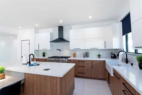 Tiny photo for 18328 Bessemer St, Tarzana, CA 91335 (MLS # SR25238455)