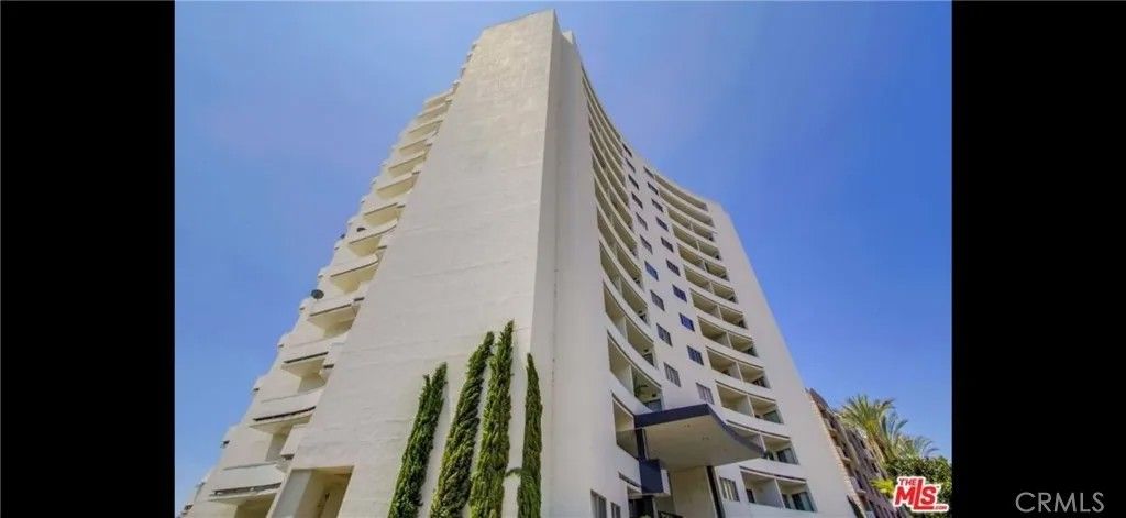 Photo of 7250 Franklin Ave #1106, Los Angeles, CA 90046 (MLS # SR26035351)