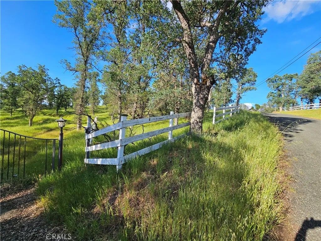 Photo of 15566 Joseph Trl, Lower Lake, CA 95457 (MLS # LC26082000)