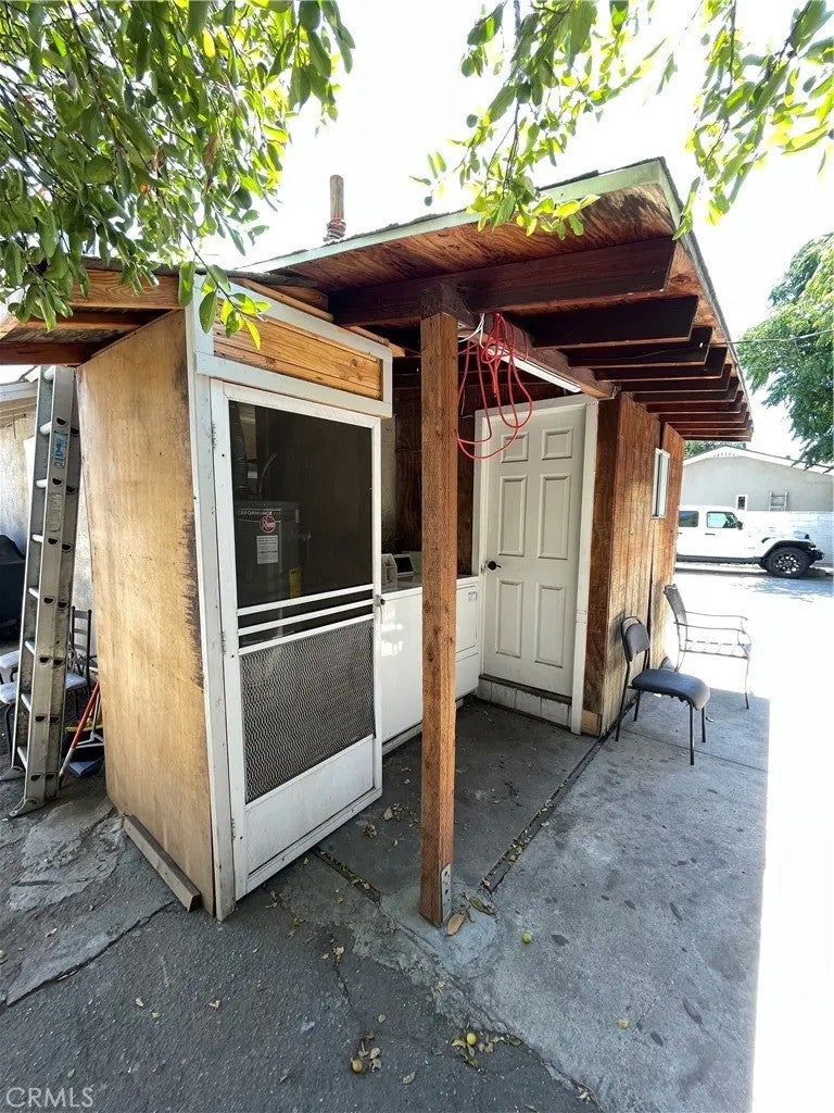 10605 Laurel Canyon