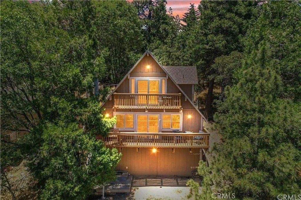 Photo of 334 Weisshorn Drive, Crestline, CA 92325 (MLS # SW26093577)