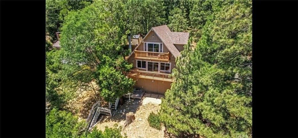 Photo of 334 Weisshorn Drive, Crestline, CA 92325 (MLS # SW26093577)
