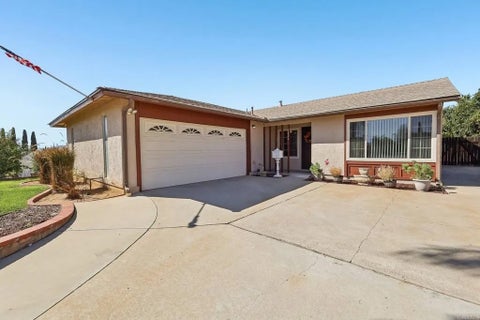 Photo of 1426 Manzanita Avenue, Escondido, CA 92027 (MLS # NDP2609886)