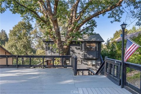 Photo of 290 Davos Drive, Crestline, CA 92325 (MLS # CV25273632)