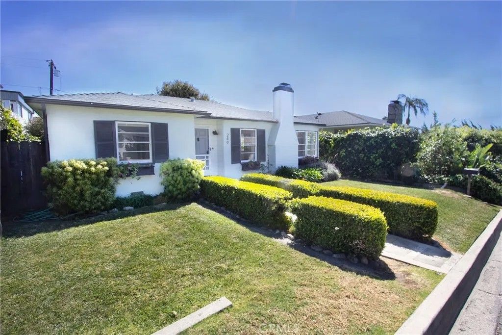 Photo of 249 Wave, Laguna Beach, CA 92651 (MLS # OC26083987)