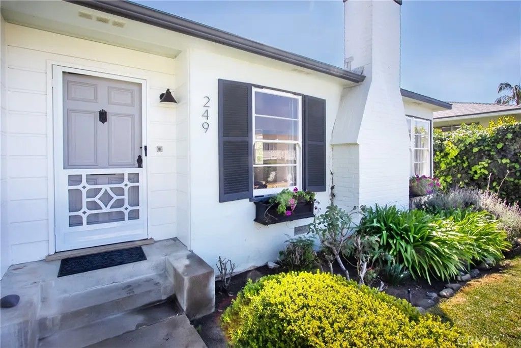 Photo of 249 Wave, Laguna Beach, CA 92651 (MLS # OC26083987)