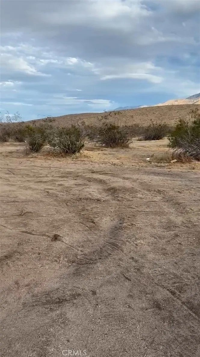 Photo of 0 Lagartijo, Apple Valley, CA 92308 (MLS # HD26198641)
