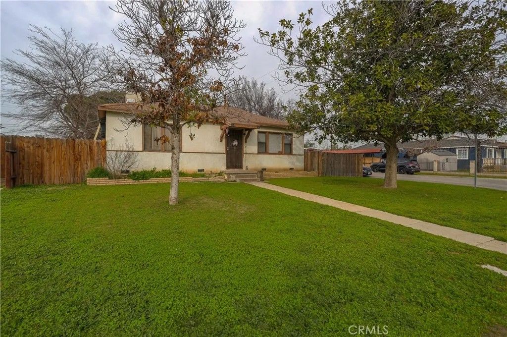 Photo of 4416 Mesa Dr, Bakersfield, CA 93306 (MLS # SR26016374)