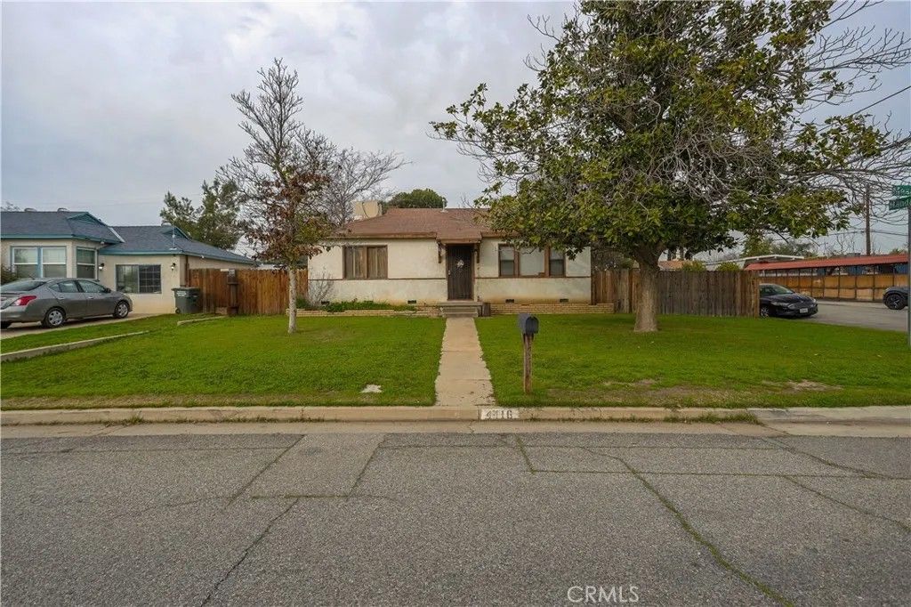 Photo of 4416 Mesa Dr, Bakersfield, CA 93306 (MLS # SR26016374)