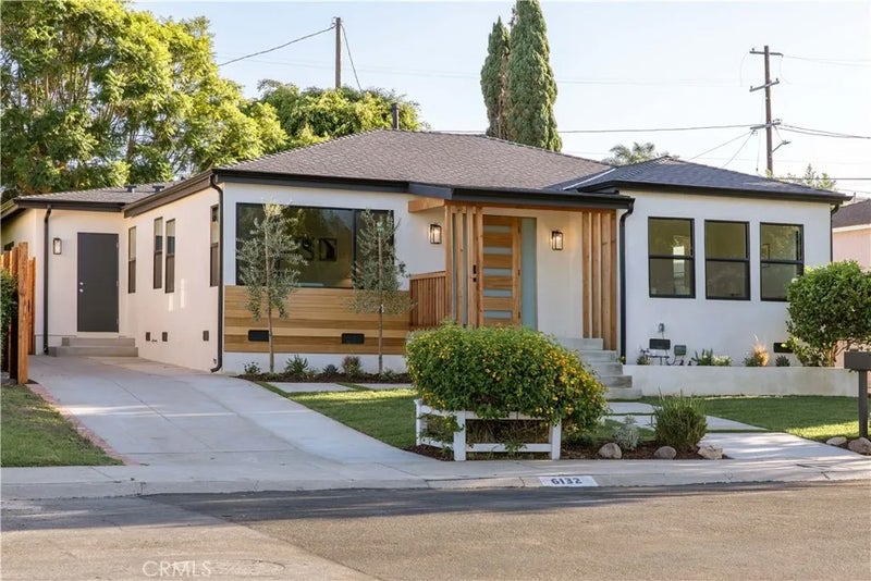 6132 W 82nd