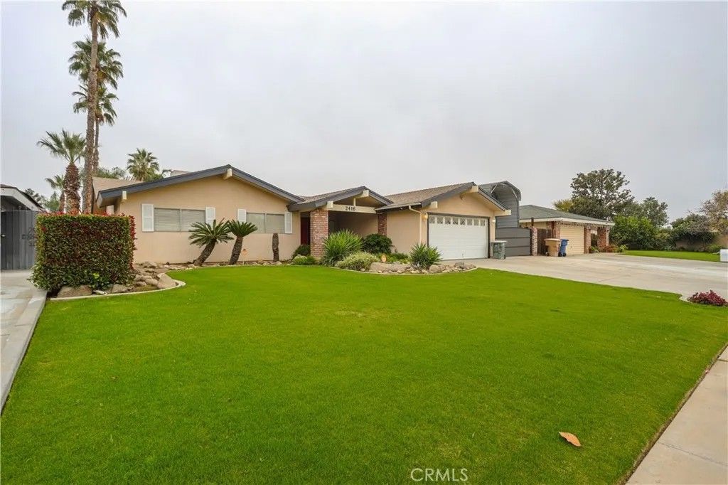 Photo of 2416 Bladen St, Bakersfield, CA 93309 (MLS # SR25278923)