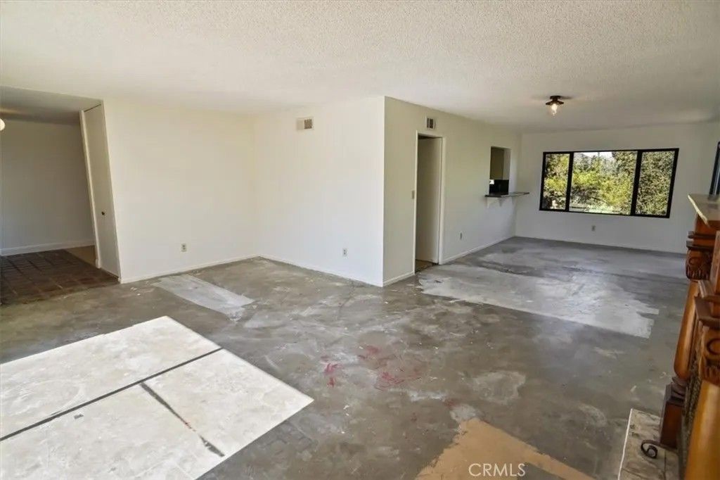 Photo of 93 N Dewey Ave, Newbury Park, CA 91320 (MLS # SR25238713)