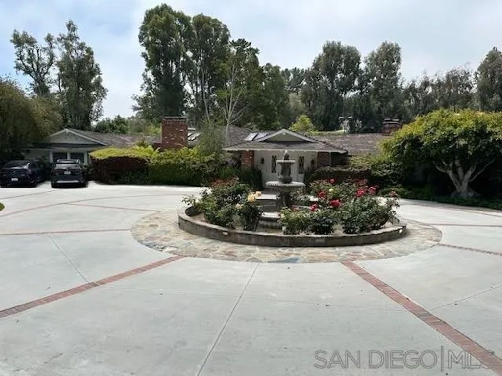 Photo of 17 Eastfield Dr, Rolling Hills, CA 90274 (MLS # 260001350)