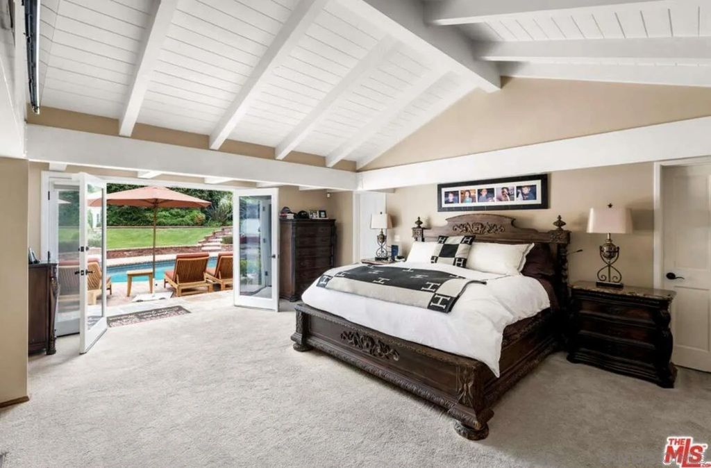 Photo of 17 Eastfield Dr, Rolling Hills, CA 90274 (MLS # 260001350)