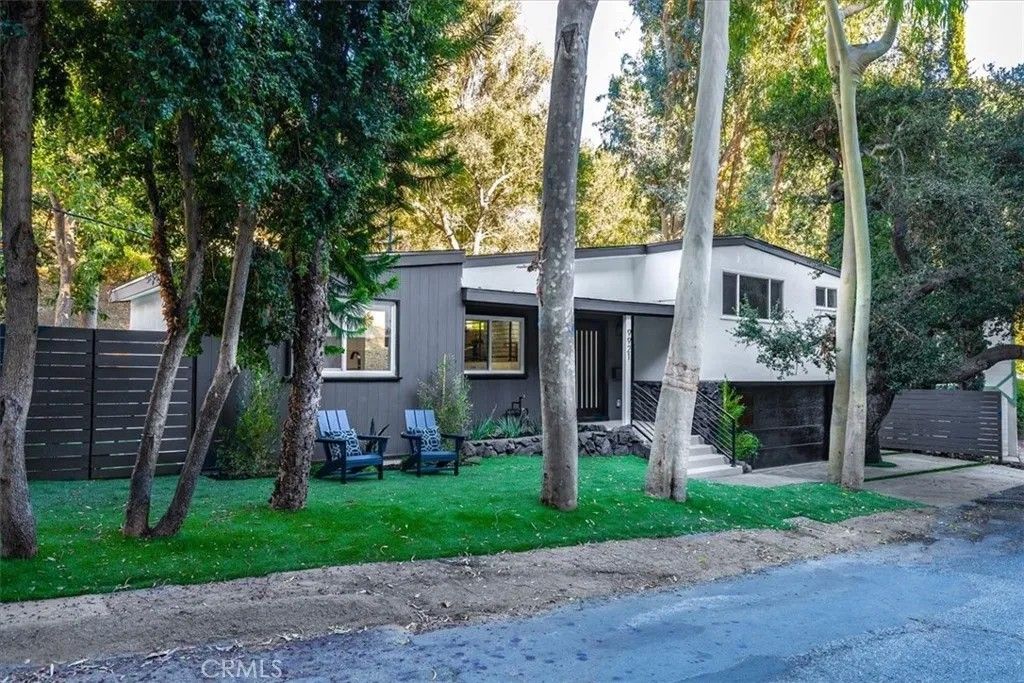 Photo of 9921 Westwanda Drive, Beverly Hills, CA 90210 (MLS # IG26009208)