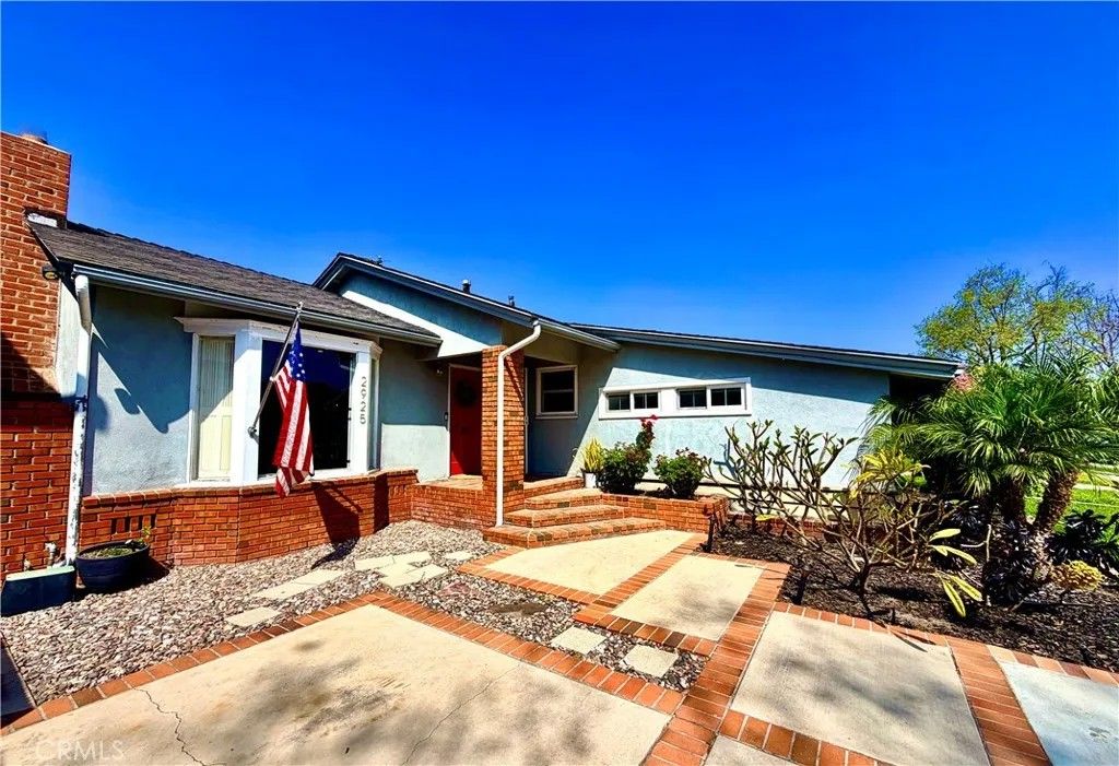 Photo of 2925 Knoxville Ave, Long Beach, CA 90815 (MLS # OC26066992)