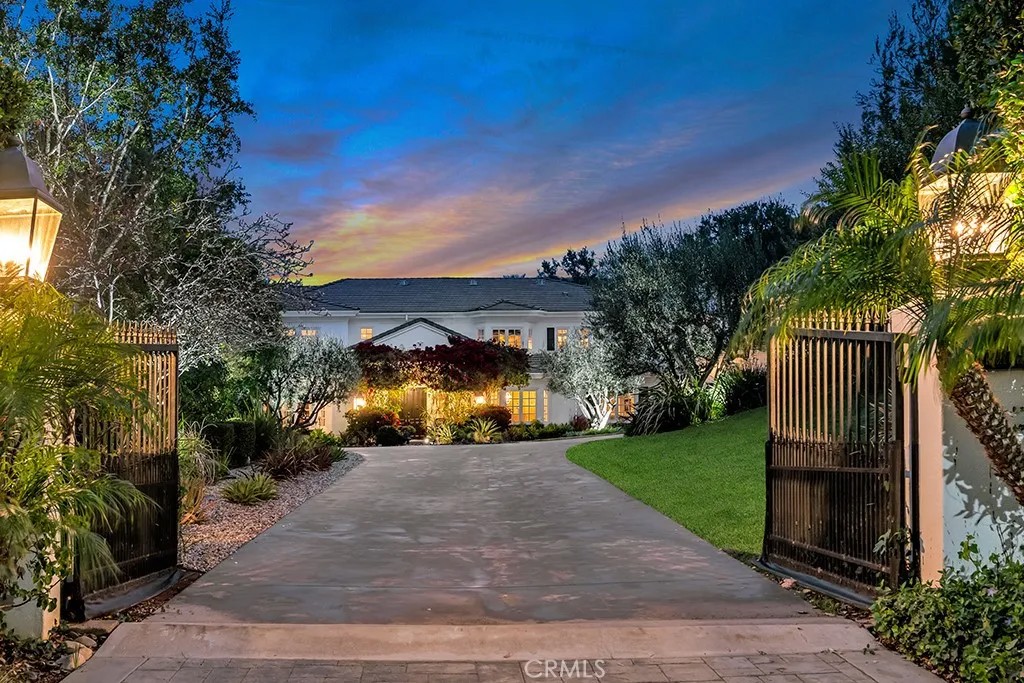 2136 High Knoll Circle