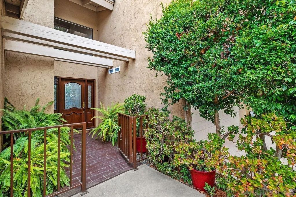Photo of 2509 Caminito Muirfield, La Jolla, CA 92037 (MLS # 260016231)