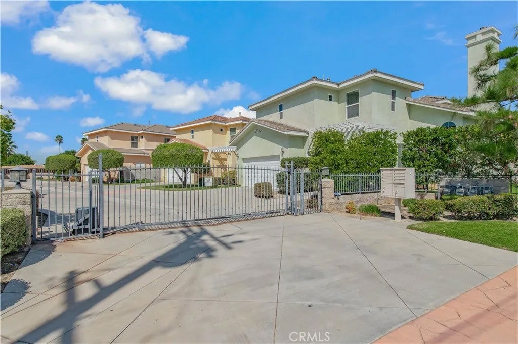 2563 Mountain Ave