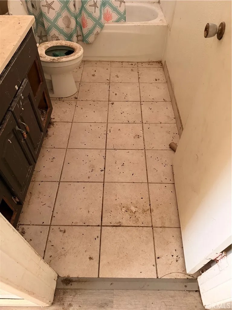 1404 Lake