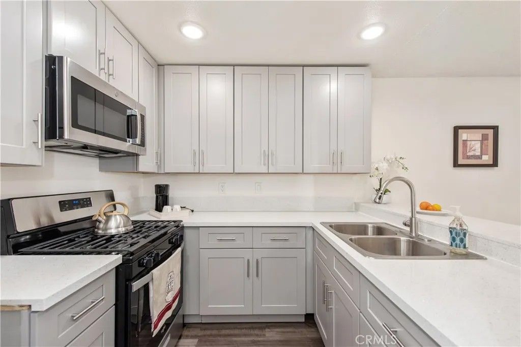 Photo of 450 E 4th St #416, Santa Ana, CA 92701 (MLS # OC26067036)