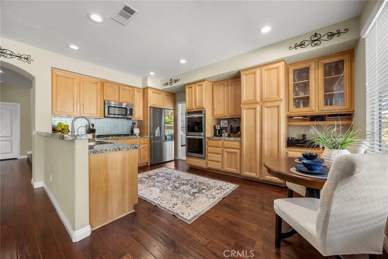 984 S Creekview