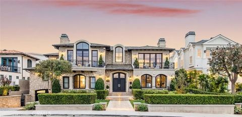 Photo of 500 N Poinsettia Avenue, Manhattan Beach, CA 90266 (MLS # SB26022712)